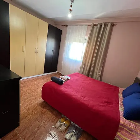 Open Door אכסניה טיראנה