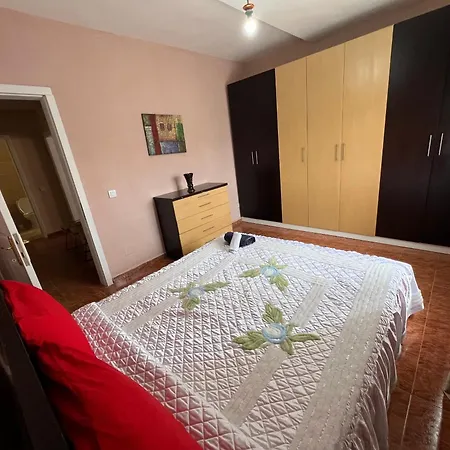 Open Door אכסניה