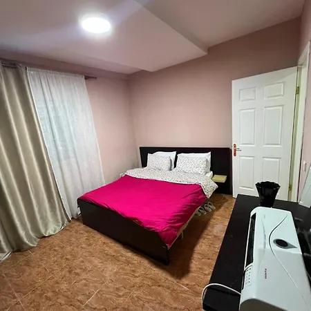 Open Door אכסניה