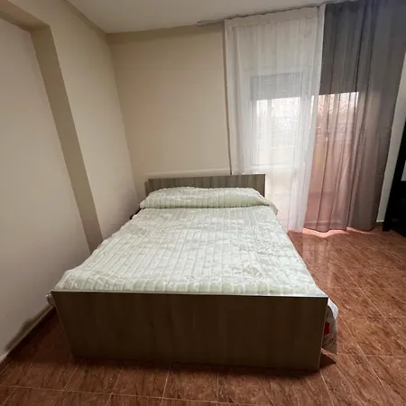 Open Door אכסניה