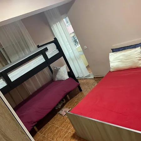 Open Door אכסניה טיראנה