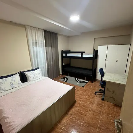 Open Door אכסניה