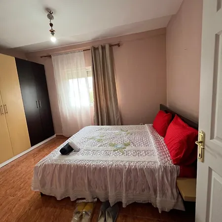 Open Door Хостел Тирана