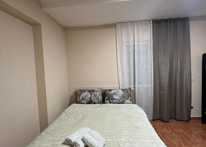 Open Door * تيرانا